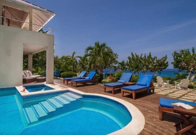 Hospitality Expert Little Waters Villa Негрил Экстерьер фото
